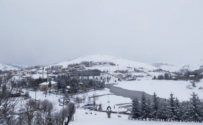 Bin 500 rakımlı yaylada kar kalınlığı 30 santimi aştı