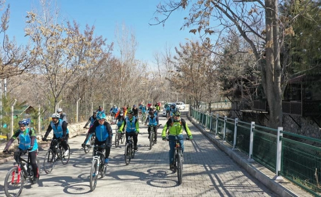 Bisiklet tutkunları Yeşilyurt’ta pedal çevirdi