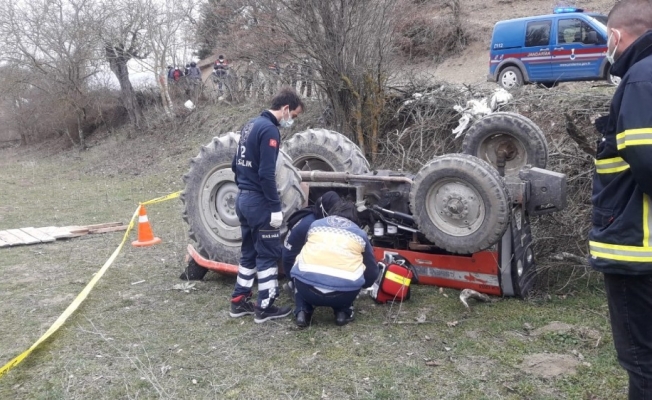 Bolu’da devrilen traktörün altına kalan sürücü öldü