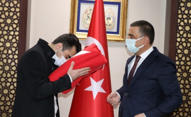 Çanakkale Şehitliğine götürülecek şanlı Türk bayrağı Siirt’ten yola çıktı