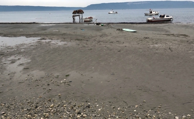 Çanakkale’de deniz 30 metre çekildi