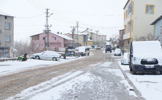 Çelikhan’da kar yağışı başladı