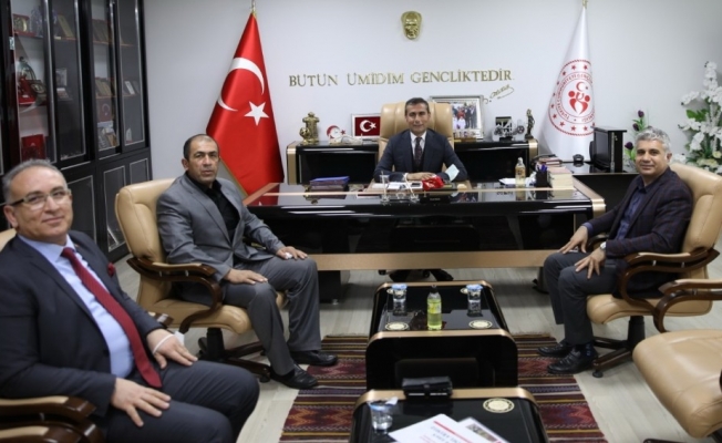 Dünya karate hakemi İsmail Günay, Müdür Keleş ile bir araya geldi