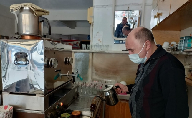 Gönen’de kahvehaneler esnafa çay servisine başladı