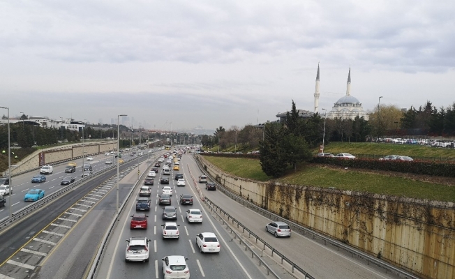 İstanbul’da  cumartesi günü kısıtlamanın kalkmasıyla trafik yoğunluğu oluştu