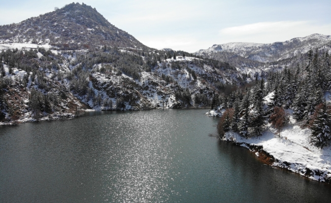 Kar altındaki tabiat seyrine doyumsuz eşsiz manzara oluşturdu