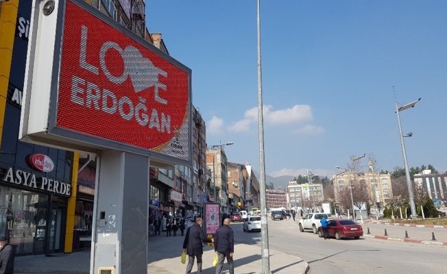 Karabük ve Zonguldak’ta “Love Erdoğan" görseli LED ekranlara yansıtıldı