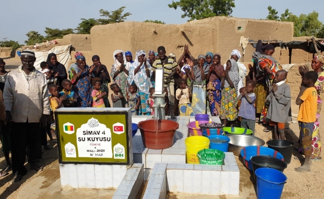 Mali’de su kuyusu sevinci