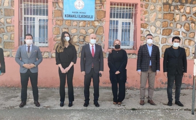 Mardin’de fedakar sağlık çalışanları köy okullarını unutmadı