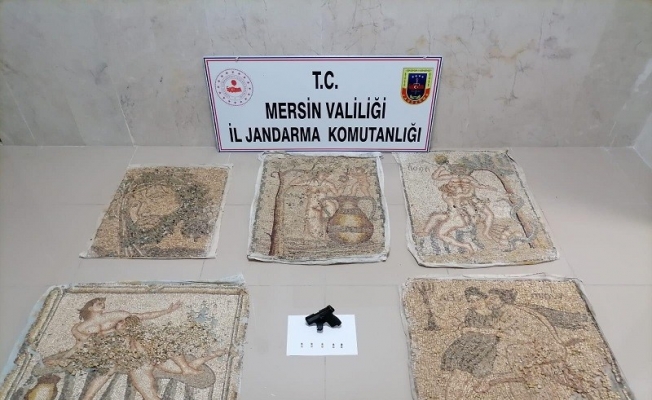 Mersin’de tarihi eser niteliği taşıyan 5 mozaik tablo ele geçirildi