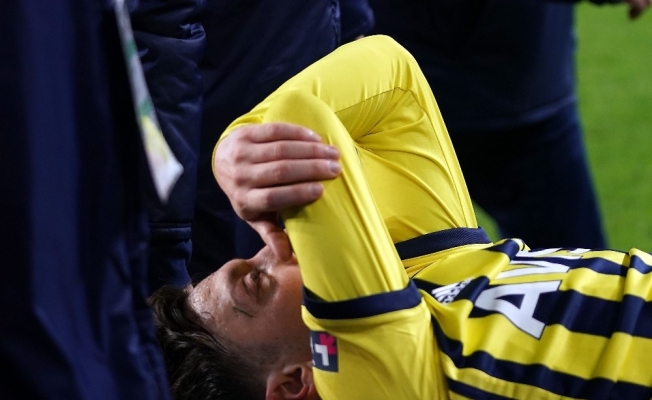 Mesut Özil: "Önümüzdeki maçlarda takımımıza yardımcı olamayacağım için çok üzgünüm"