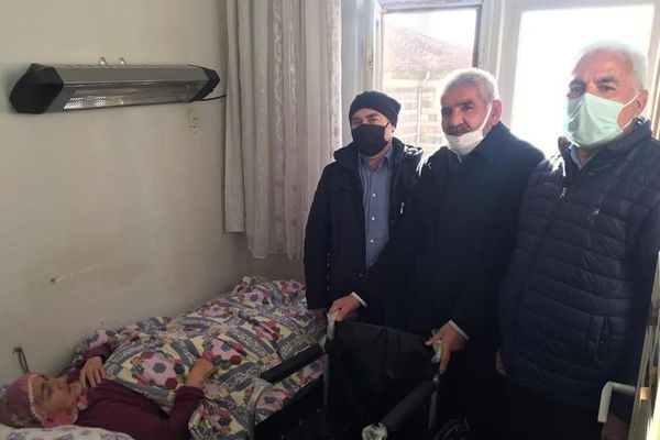 Milletvekili Ceylan tekerlekli sandalye hediye etti