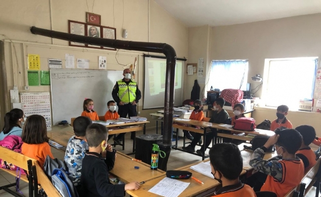 Öğrencilere trafik eğitimi verildi