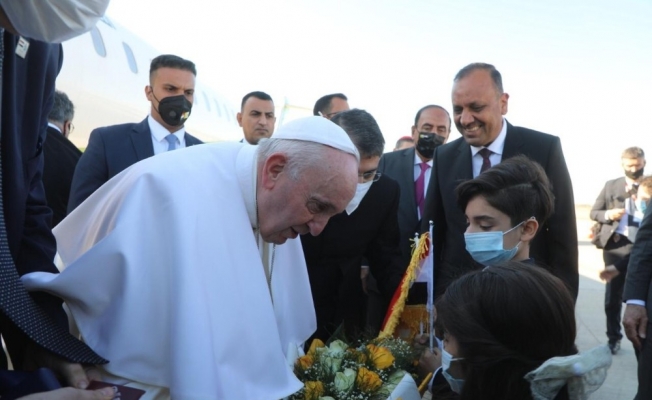 Papa Francis, Şiilerin en büyük dini mercii Sistani ile bir araya geldi
