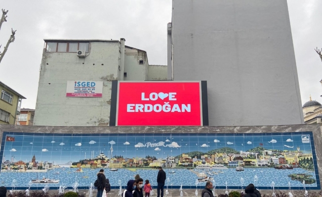 Pendik’te ’Love Erdoğan’ görseli LED ekranlara yansıtıldı