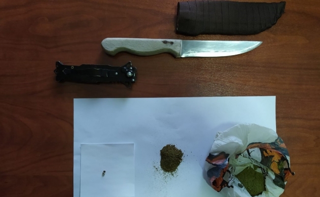 Polisin şüphe üzerine durdurduğu otomobilde esrar çıktı