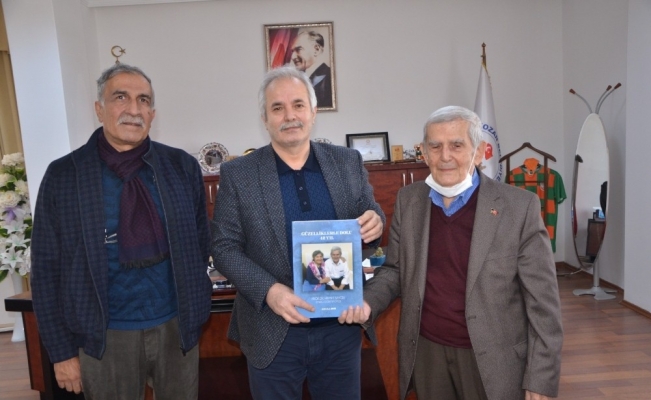 Prof. Dr. Saygılı, “Güzellikler Dolu 42 Yıl" kitabı ile gençlere hoşgörüyü anlattı