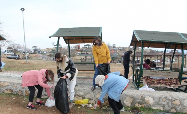 Siirt’teki çevre temizliği etkinliğine Ukraynalı turistler de katıldı