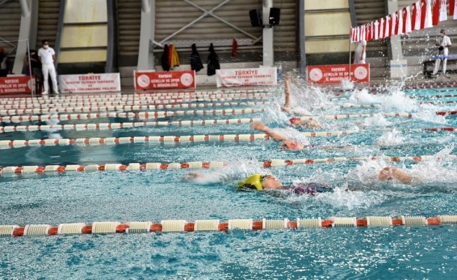 Spor A.Ş. yüzücüleri başarı için kulaç attı