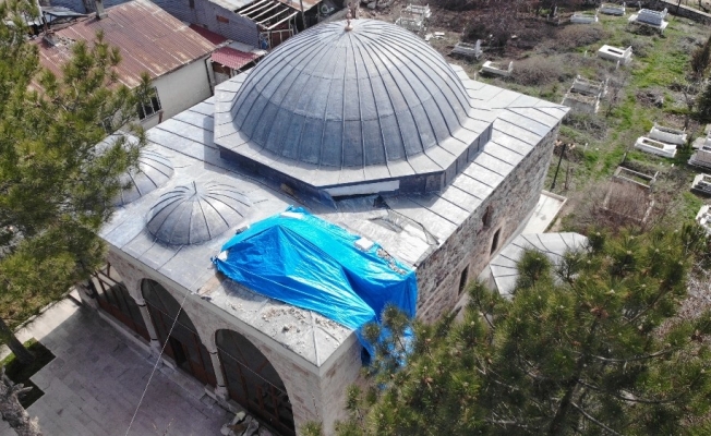 Tam 386 yıllık, 4.Murat’ın yaptırdığı caminin minaresi söküldü