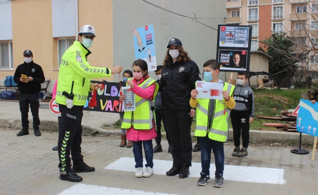 Türkeli’de yaya geçitlerine ’kırmızı çizgi’ uygulaması