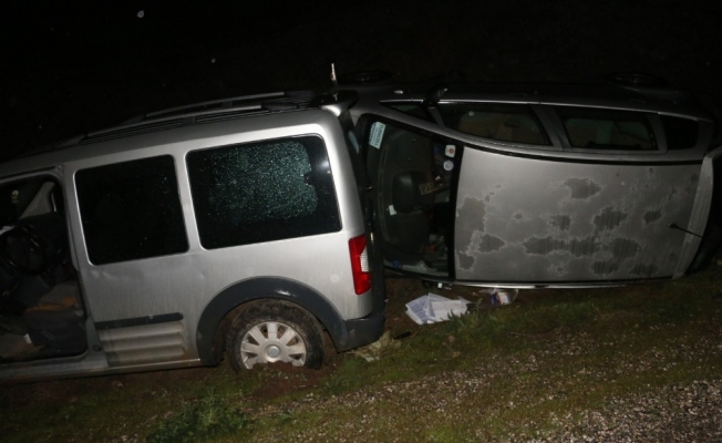 Üç araç birbirine girdi: 2 Yaralı