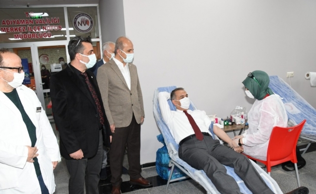 Vali Çuhadar ve yardımcıları kan bağışında bulundu