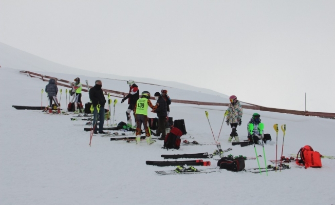 Yarışmacılar Aslı Nemutlu adına yarıştı