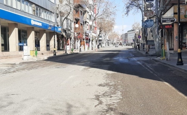 Yüksek riskli iller arasındaki Adıyaman’da cadde ve sokaklar boş kaldı
