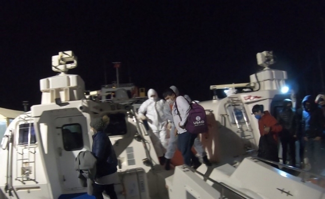 Yunan unsurlarının Türk karasularına ittiği 12 göçmen kurtarıldı