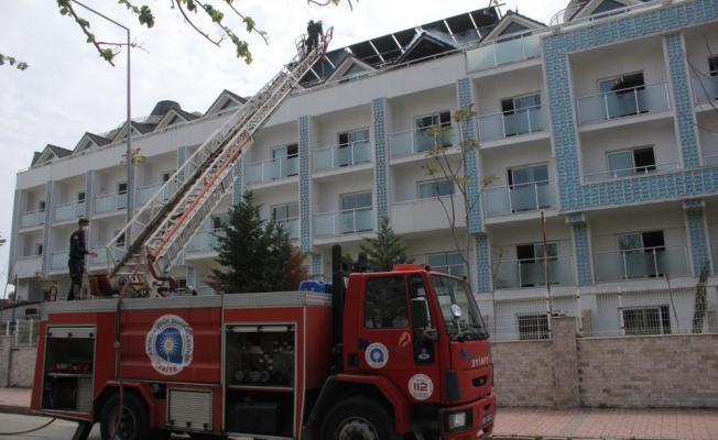 5 yıldızlı bir otelin çatı katında çıkan yangın korkuttu