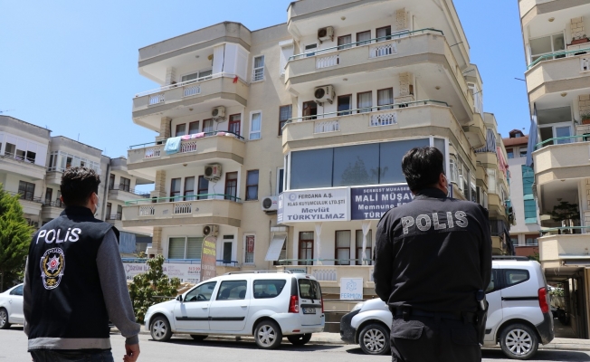 Alanya’da 10 kişinin testi pozitif çıktığı apartman karantinaya alındı