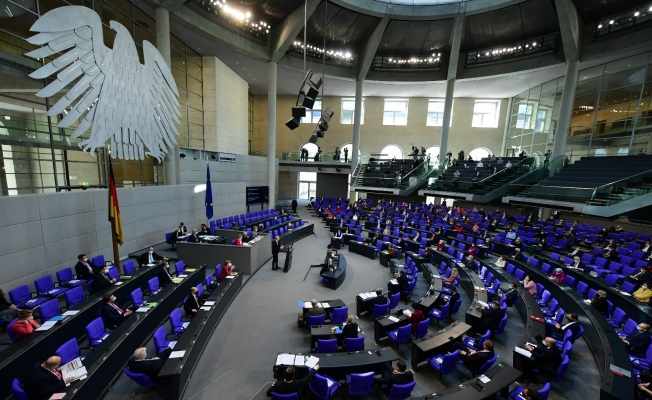 Almanya’da yeni “Enfeksiyon Koruma Yasası” federal mecliste kabul edildi