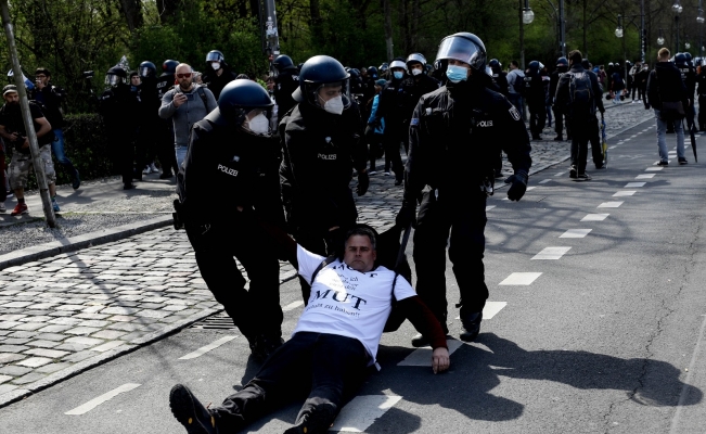 Berlin’de “Enfeksiyondan Koruma Yasası” protestosu: 150’den fazla gözaltı