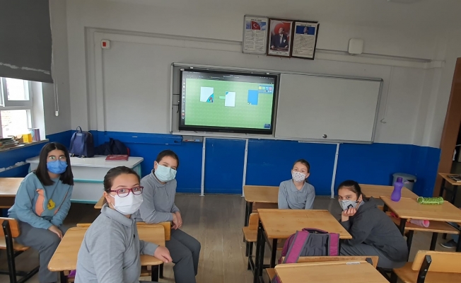 Bursa’da öğrenciler bilimsel deney çalışmaları gerçekleştiriyor