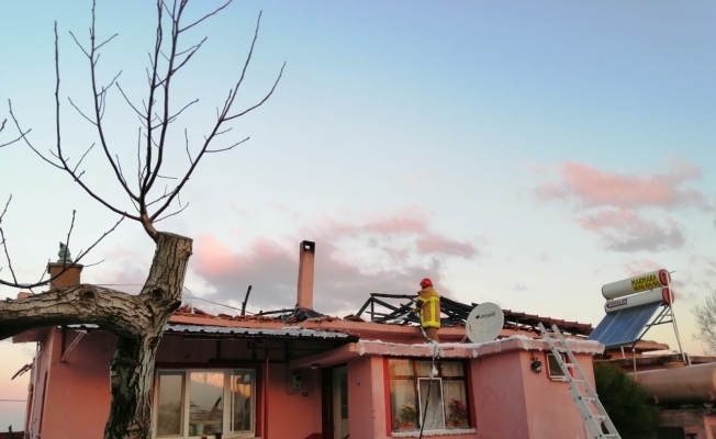 Bursa’da tek katlı ev yandı