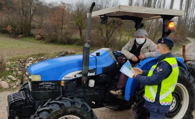 Çiftçilere güvenli traktör kullanım el kitabı dağıtıldı