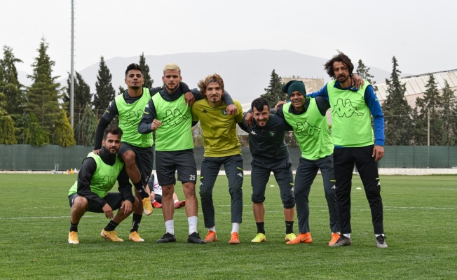 Deplasmandan dönen Denizlispor, Kasımpaşa maçına hazırlanıyor