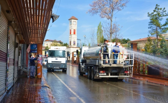 Ergani’de cadde ve sokaklar tazyikli suyla yıkandı