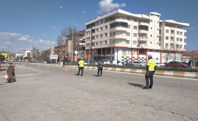 Gölbaşı’nda kısıtlamayı ihlal eden 350 kişiye ceza kesildi