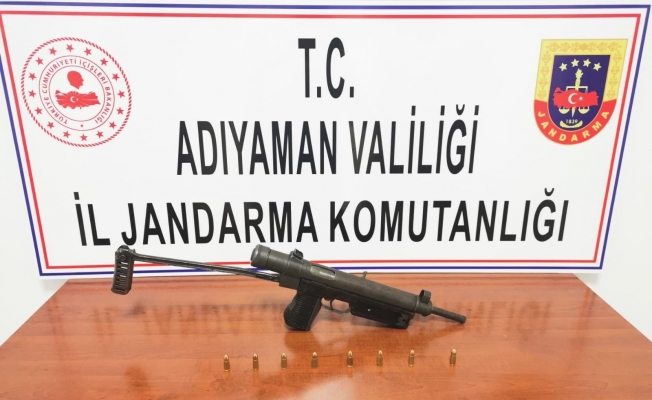 Hafif makineli tüfek ile gezen şahıs yakalandı