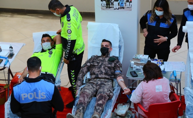 İnci: “Türk polisi cephede ve sedyede kanını vermeye hazır”