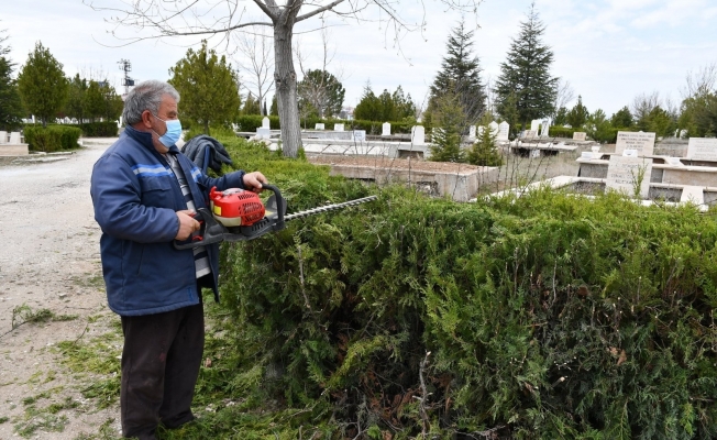 İscehisar’da mezarlıklarda temizlik yapıldı