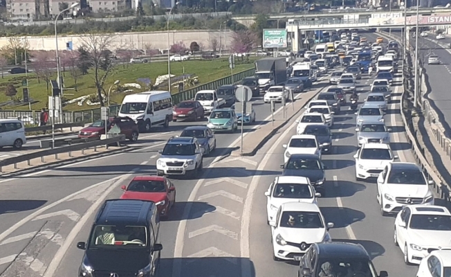 İstanbul’da kısıtlama öncesi trafik yoğunluğu rekor seviyeye ulaştı