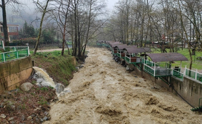 Karlar eridi…Derekızık ve Saitabat dereleri taştı