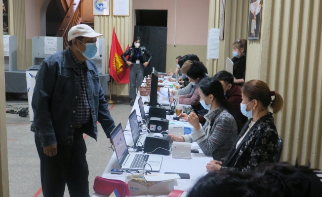 Kırgızistan’da halk Anayasa değişikliği referandumu için sandık başında