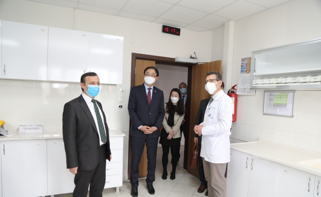Kore Büyükelçisi ERÜ’de geliştirilen yerli aşı hakkında bilgi aldı