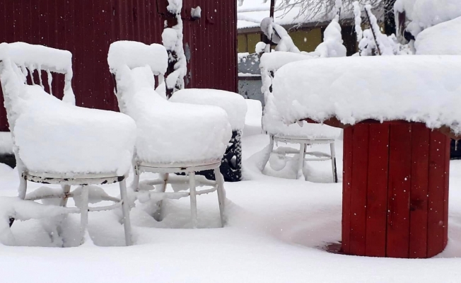 Lapa lapa yağan kar Osmaniye’nin yüksek kesimlerini beyaza bürüdü