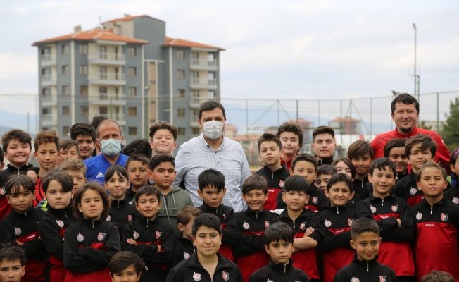 Mehmet Çakın, Uşaklı genç futbolcularla bir araya geldi