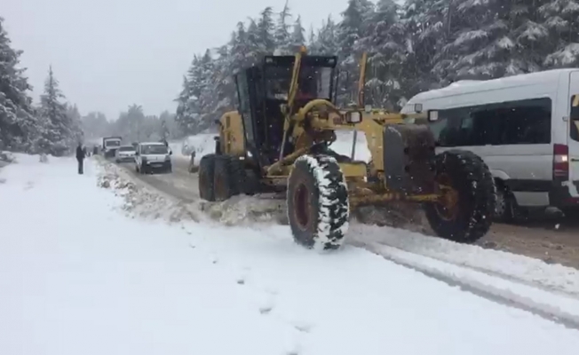 Mersin’in yüksek kesimlerinde karla mücadele sürüyor